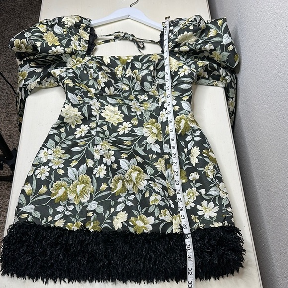 NWT Miss Selfridge Mini Dress With Faux-Fur Trim in Floral Jacquard Size 6 - Picture 14 of 16